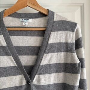 Old Navy Women's Gray and Cream Striped Cardigan